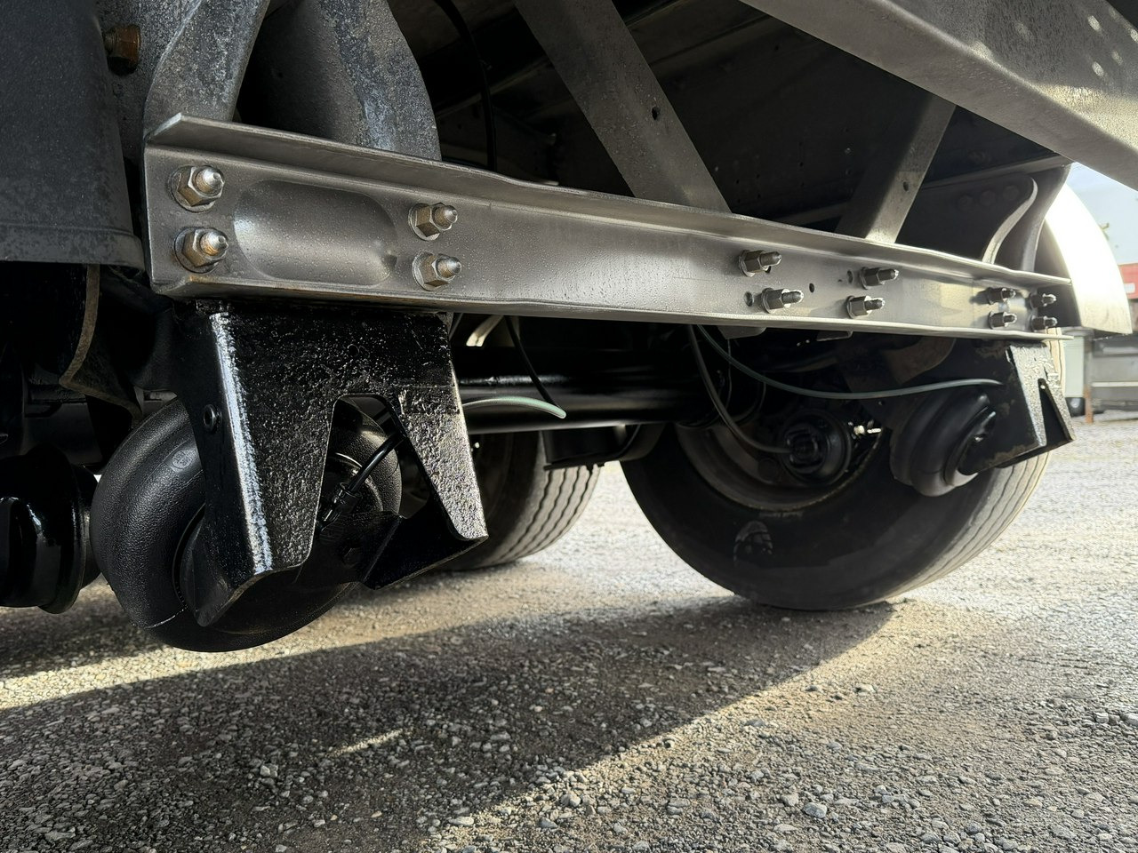 Schmitz Cargobull Standard Rama Ocynk Oś podnoszona Listopad 2018r - Semiremorcă prelată: Foto 5 Schmitz Cargobull Standard Rama Ocynk Oś podnoszona Listopad 2018r - Semiremorcă prelată: Foto 5