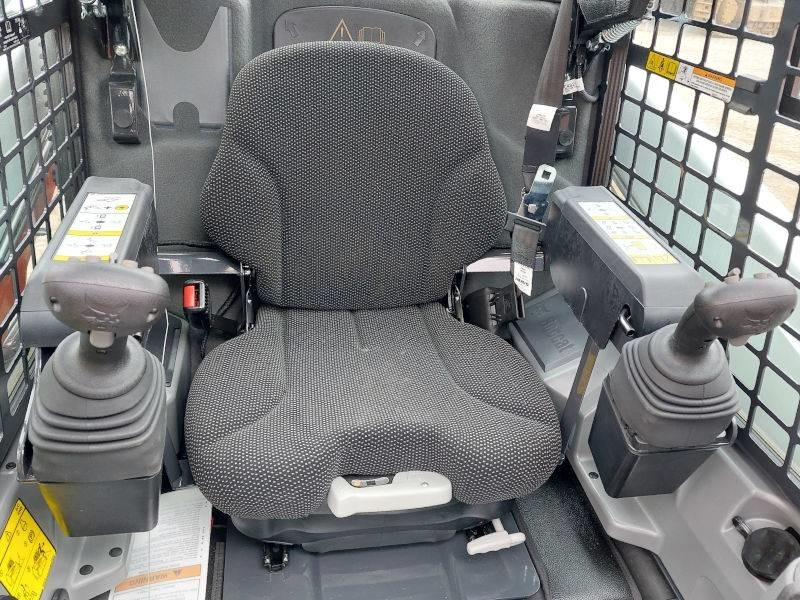 Mini încărcător pe şenile Bobcat T 450: Foto 9