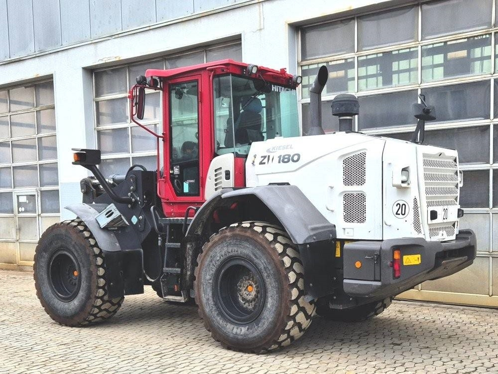 Hitachi ZW 180-5 - Încărcător frontal pe pneuri: Foto 3 Hitachi ZW 180-5 - Încărcător frontal pe pneuri: Foto 3