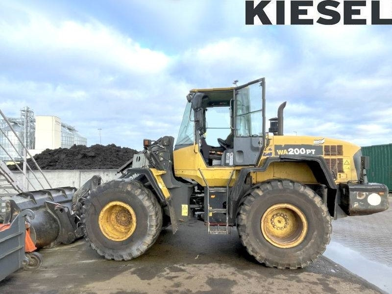 Komatsu WA 200 PT-5 - Încărcător frontal pe pneuri: Foto 1 Komatsu WA 200 PT-5 - Încărcător frontal pe pneuri: Foto 1