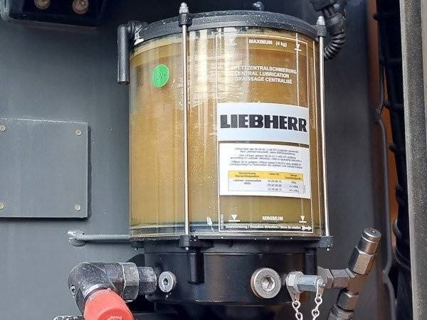 Excavator pe roţi Liebherr A 918: Foto 8