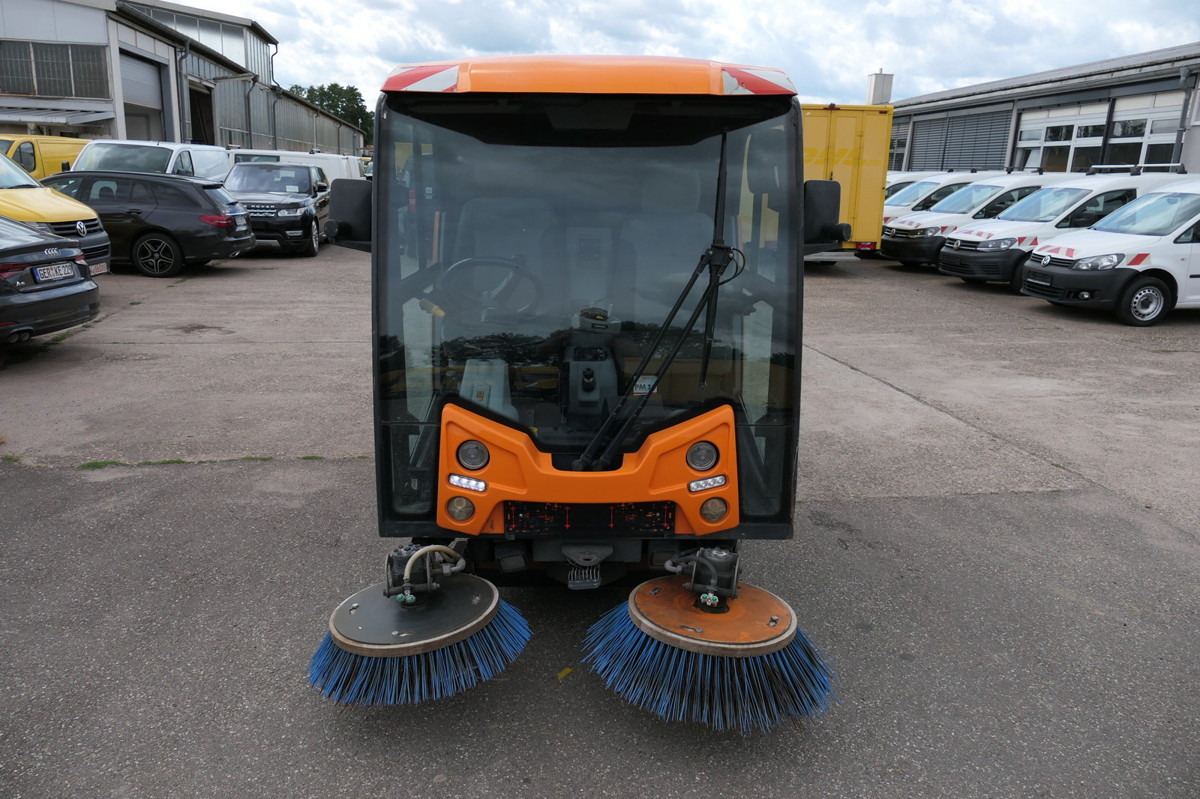 CN200 Sweeper - Măturătoare stradală: Foto 2 CN200 Sweeper - Măturătoare stradală: Foto 2