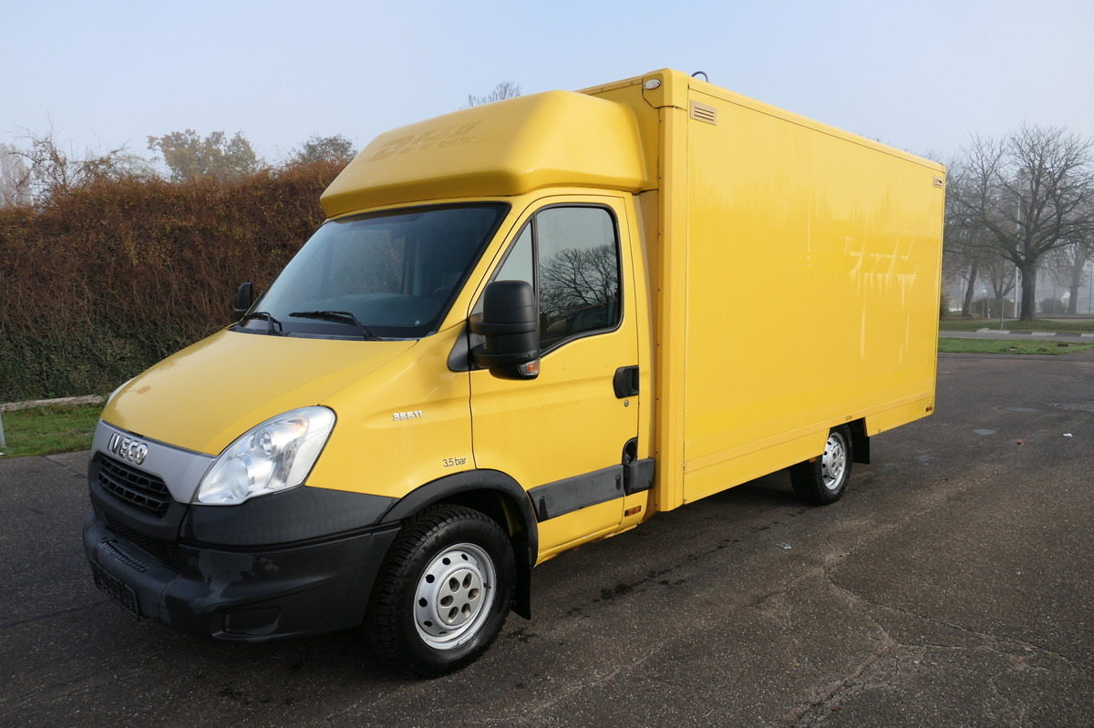 IVECO Daily 35 S11 C30C AUTOMATIK KAMERA Regale LUFT D - Autoutilitară box: Foto 1 IVECO Daily 35 S11 C30C AUTOMATIK KAMERA Regale LUFT D - Autoutilitară box: Foto 1