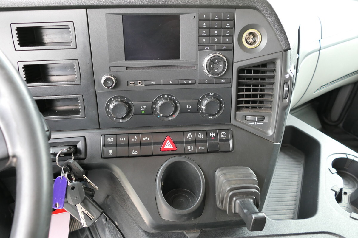 Camion platformă, Camion cu macara MERCEDES-BENZ Antos 2540 L KLIMA Palfinger-Kran PK15001L Lenka: Foto 11 Camion platformă, Camion cu macara MERCEDES-BENZ Antos 2540 L KLIMA Palfinger-Kran PK15001L Lenka: Foto 11