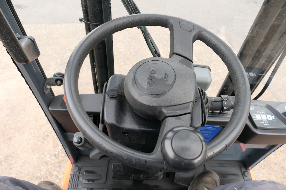 Electrostivuitor TOYOTA 7FBEST 15 Elektro Batterie 17/2021 3-Rad: Foto 9 Electrostivuitor TOYOTA 7FBEST 15 Elektro Batterie 17/2021 3-Rad: Foto 9