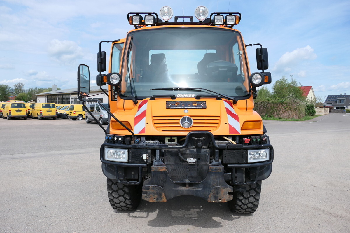 UNIMOG U400 405/12 AHK KLIMA ZAPFWELLE vorn SFZ KOMMUN - Camion platformă, Maşina comunala: Foto 2 UNIMOG U400 405/12 AHK KLIMA ZAPFWELLE vorn SFZ KOMMUN - Camion platformă, Maşina comunala: Foto 2