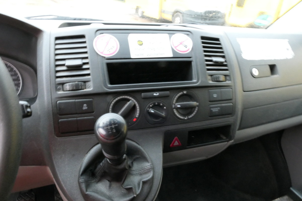 Autoutilitară compactă VW T5 Transporter 2.0 TDI PARKTRONIK EURO-5 2xSCHIE: Foto 10 Autoutilitară compactă VW T5 Transporter 2.0 TDI PARKTRONIK EURO-5 2xSCHIE: Foto 10
