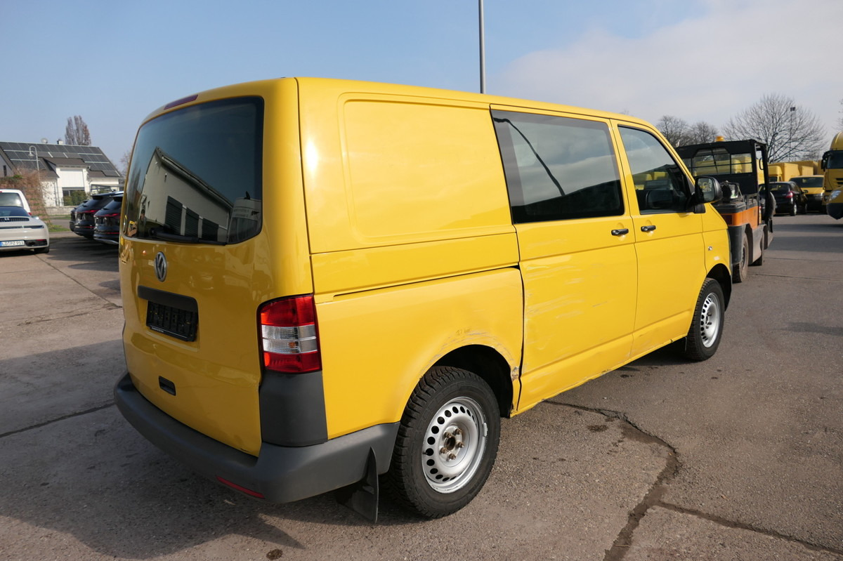 VW T5 Transporter 2.0 TDI PARKTRONIK MOTORSCHADEN 2 - Autoutilitară compactă: Foto 5 VW T5 Transporter 2.0 TDI PARKTRONIK MOTORSCHADEN 2 - Autoutilitară compactă: Foto 5