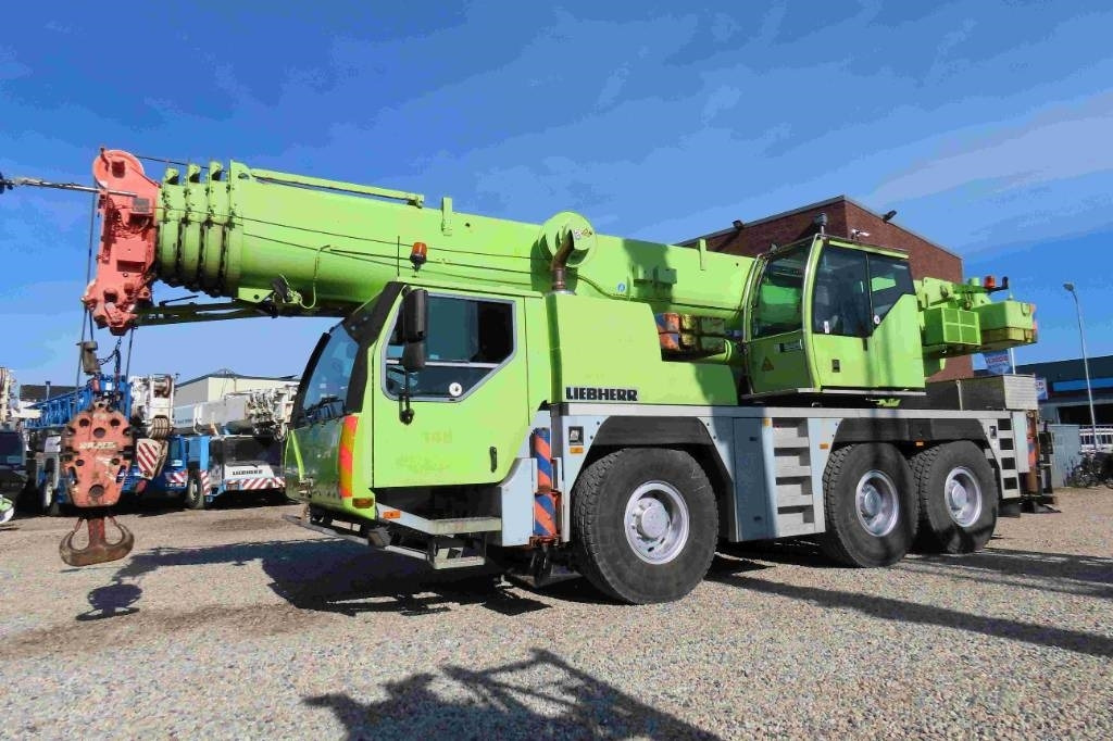Liebherr LTM 1055-3.2 - Macara tot teren: Foto 1 Liebherr LTM 1055-3.2 - Macara tot teren: Foto 1