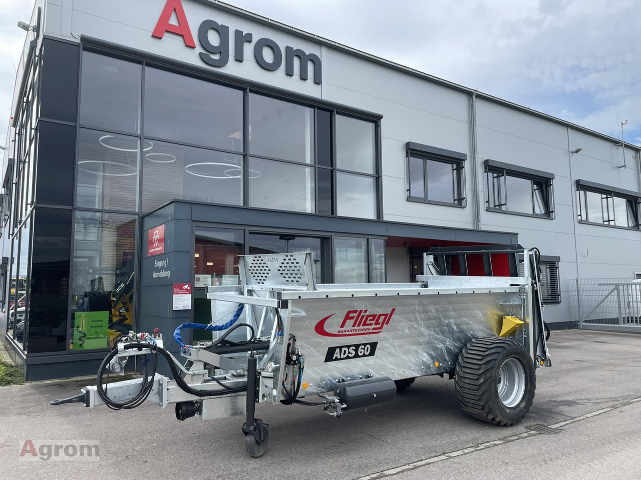 Fliegl ADS 60 - Maşină de împrăştiat gunoi de grajd: Foto 1 Fliegl ADS 60 - Maşină de împrăştiat gunoi de grajd: Foto 1