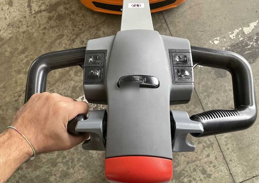 Still ECH 15 (30 Ah) PUx1 - Transpalet manual: Foto 4 Still ECH 15 (30 Ah) PUx1 - Transpalet manual: Foto 4