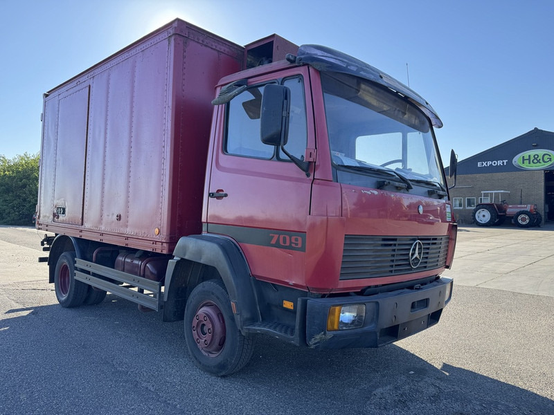 Mercedes-Benz 709 - Camion frigider: Foto 3 Mercedes-Benz 709 - Camion frigider: Foto 3