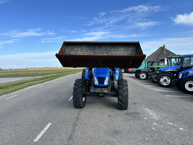 New Holland TD5.100 - Tractor agricol: Foto 3 New Holland TD5.100 - Tractor agricol: Foto 3