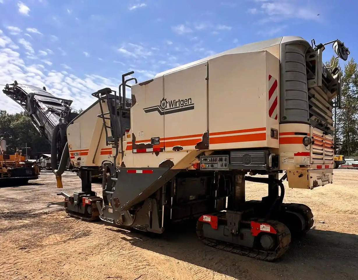 Wirtgen W 210 i - Utilaje pentru frezare: Foto 4 Wirtgen W 210 i - Utilaje pentru frezare: Foto 4