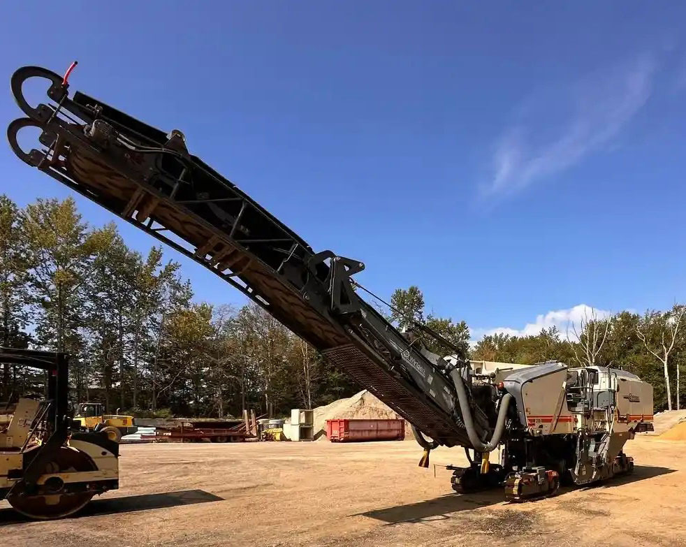 Wirtgen W 210 i - Utilaje pentru frezare: Foto 5 Wirtgen W 210 i - Utilaje pentru frezare: Foto 5