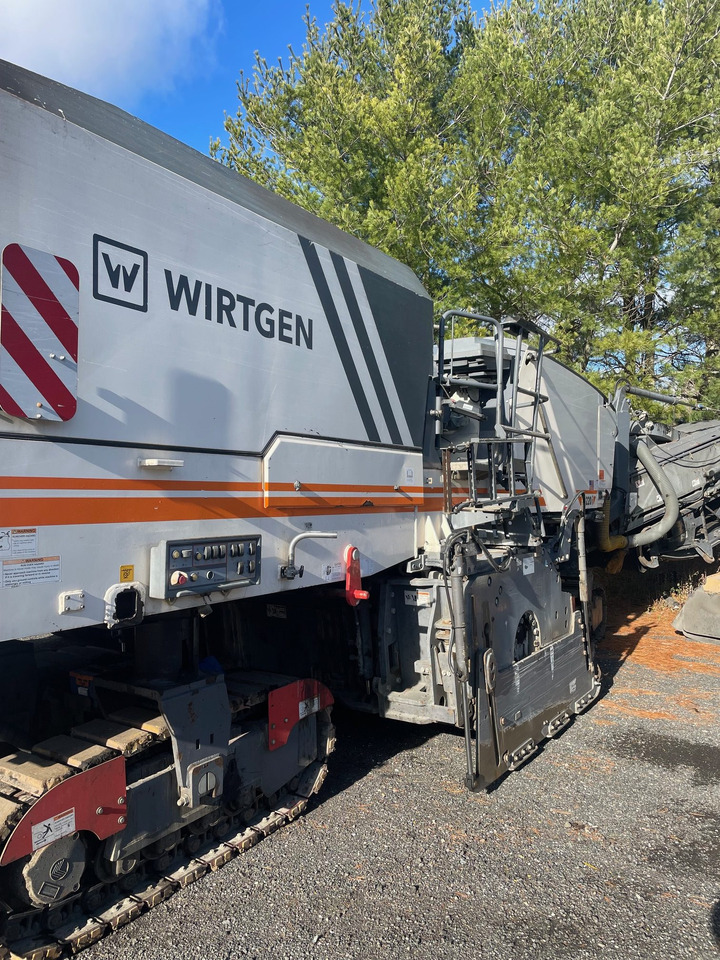 Wirtgen W 220 I - Utilaje pentru frezare: Foto 4 Wirtgen W 220 I - Utilaje pentru frezare: Foto 4
