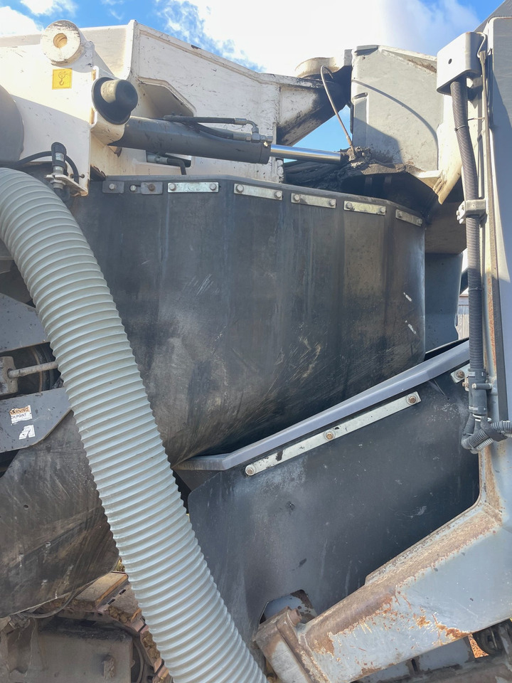 Wirtgen W 220 - Utilaje pentru frezare: Foto 5 Wirtgen W 220 - Utilaje pentru frezare: Foto 5