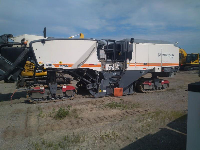 Wirtgen W 250 I - Utilaje pentru frezare: Foto 2 Wirtgen W 250 I - Utilaje pentru frezare: Foto 2