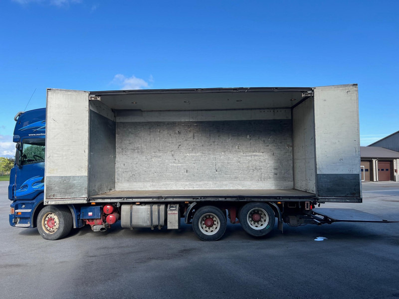 Scania R620 LB6X2HNB - OPEN SIDE - Camion furgon: Foto 2 Scania R620 LB6X2HNB - OPEN SIDE - Camion furgon: Foto 2