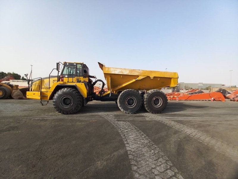 Camion articulat Komatsu HM400-3R (4 pcs available in Abu Dhabi): Foto 9