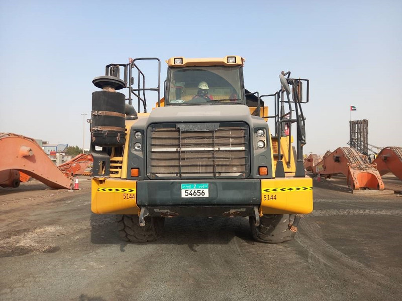 Camion articulat Komatsu HM400-3R (4 pcs available in Abu Dhabi): Foto 10
