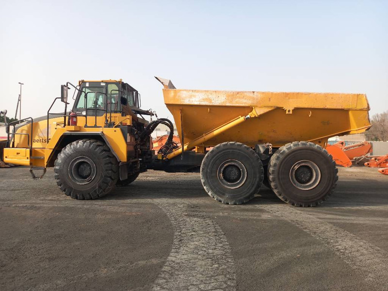 Komatsu HM400-3R (4 pcs available in Abu Dhabi) - Camion articulat: Foto 1 Komatsu HM400-3R (4 pcs available in Abu Dhabi) - Camion articulat: Foto 1