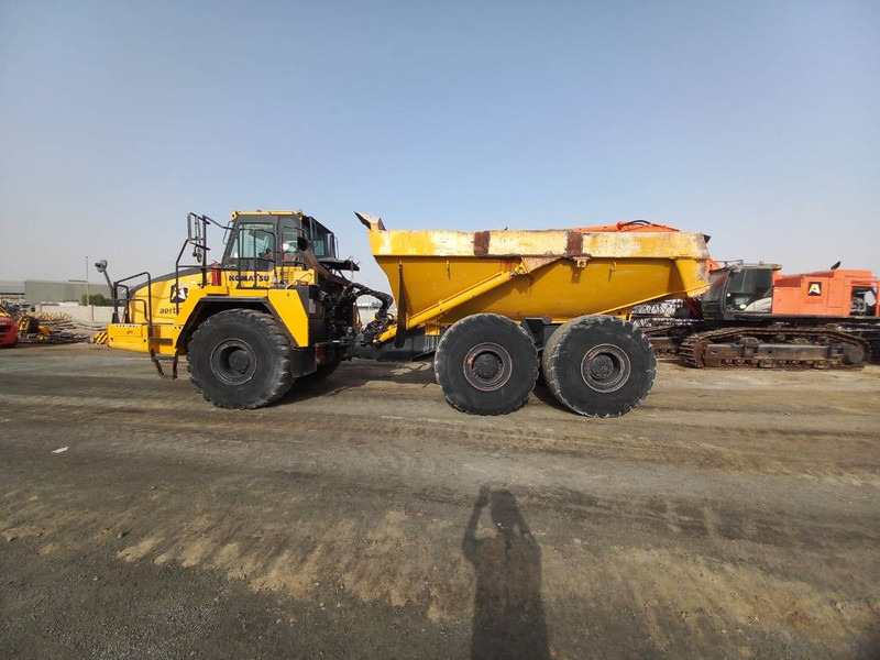 Komatsu HM400-3R (4 pcs available in Abu Dhabi) - Camion articulat: Foto 1 Komatsu HM400-3R (4 pcs available in Abu Dhabi) - Camion articulat: Foto 1