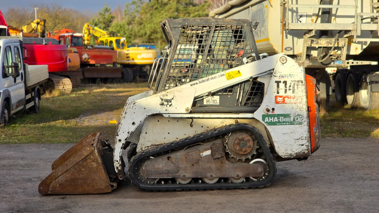 BOBCAT T140 - Mini încărcător pe şenile: Foto 5 BOBCAT T140 - Mini încărcător pe şenile: Foto 5