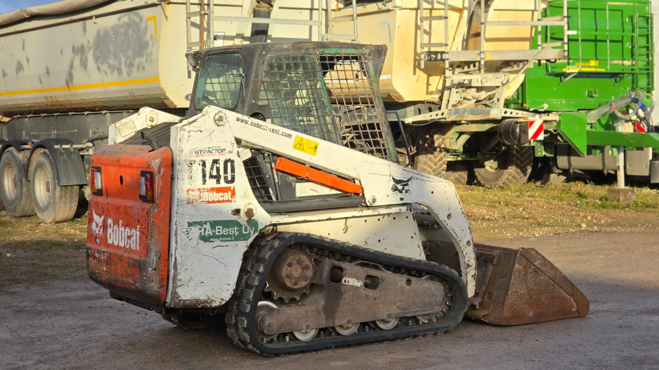 BOBCAT T140 - Mini încărcător pe şenile: Foto 3 BOBCAT T140 - Mini încărcător pe şenile: Foto 3