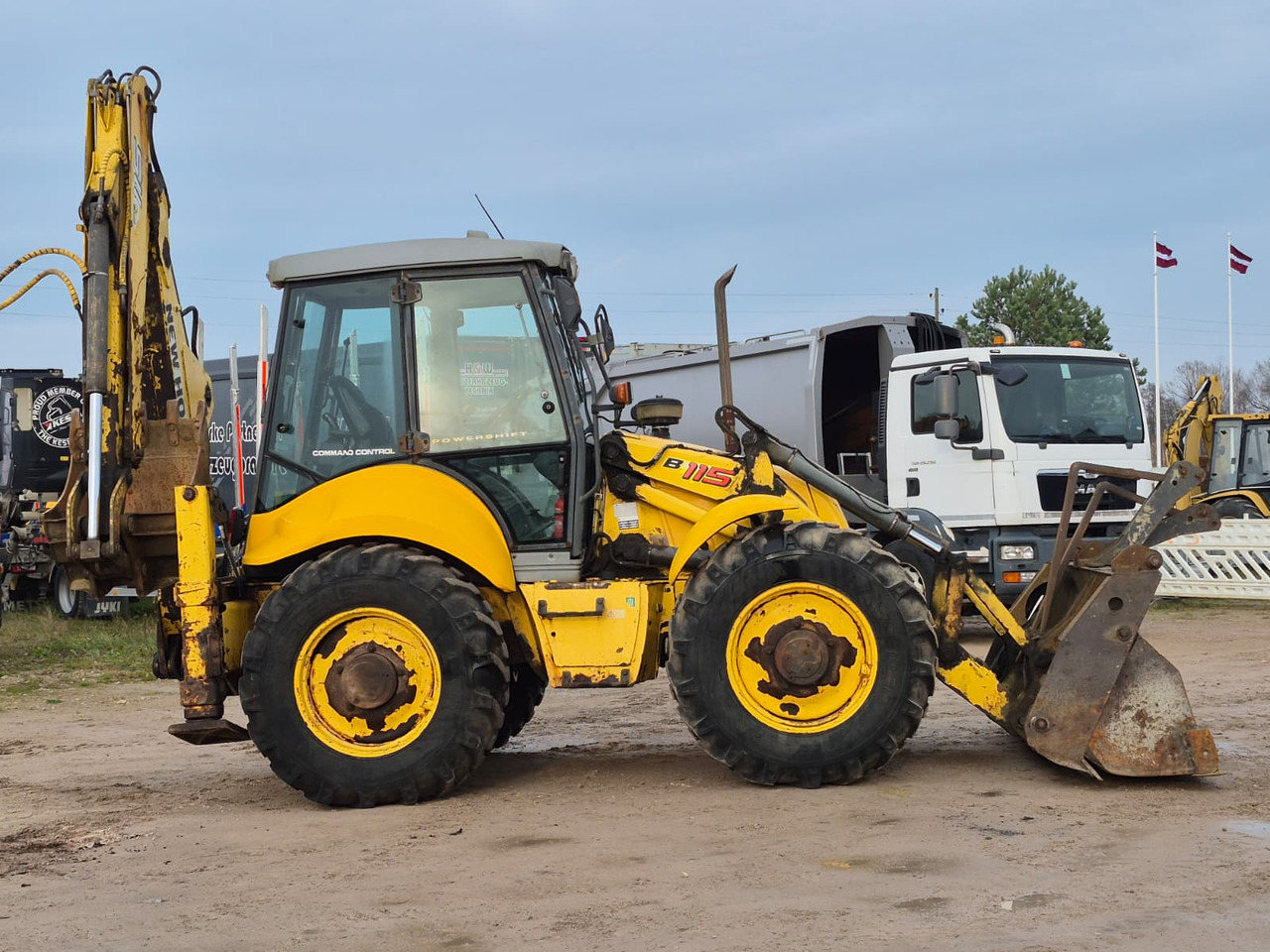 NEW HOLLAND B115 4PS - Buldoexcavator: Foto 5 NEW HOLLAND B115 4PS - Buldoexcavator: Foto 5