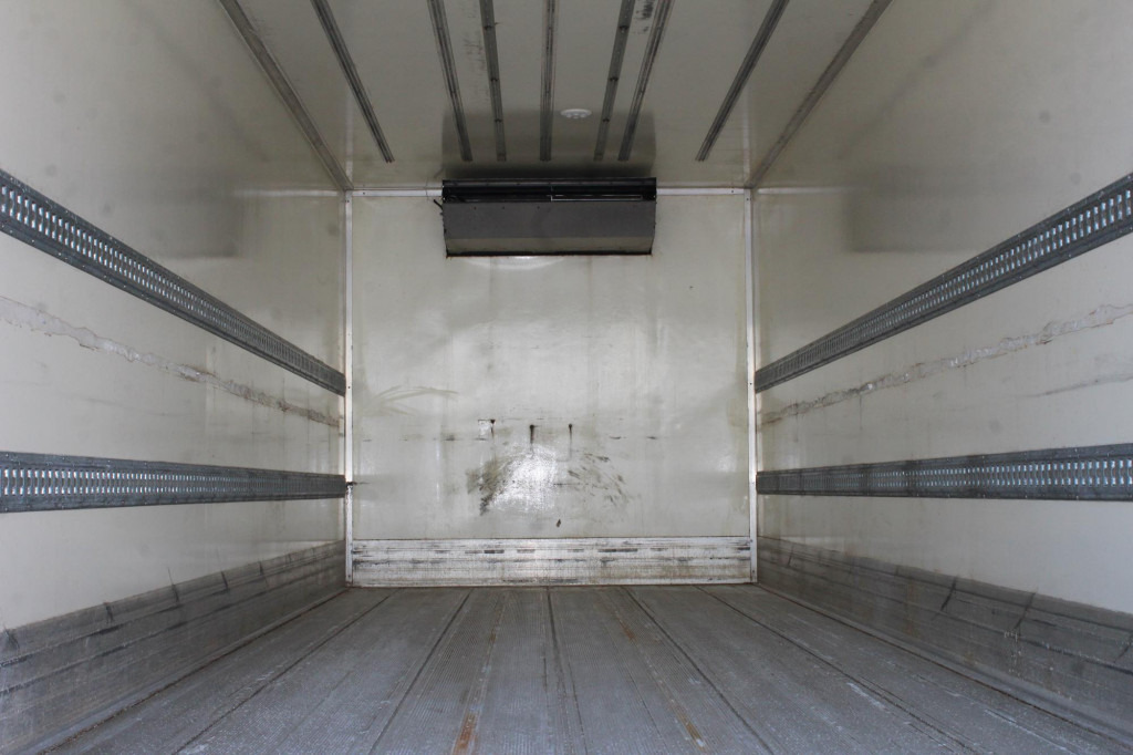 Mercedes-Benz Atego 1221 TK T-800R Tiefkühl Türen+LBW - Camion frigider: Foto 4 Mercedes-Benz Atego 1221 TK T-800R Tiefkühl Türen+LBW - Camion frigider: Foto 4