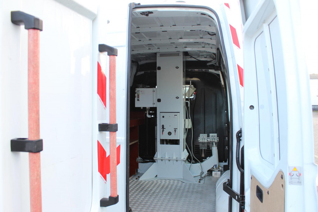 Renault Master Comilev 100TF1 10m Klima nur 167h HU-UVV - Camion cu nacela: Foto 4 Renault Master Comilev 100TF1 10m Klima nur 167h HU-UVV - Camion cu nacela: Foto 4