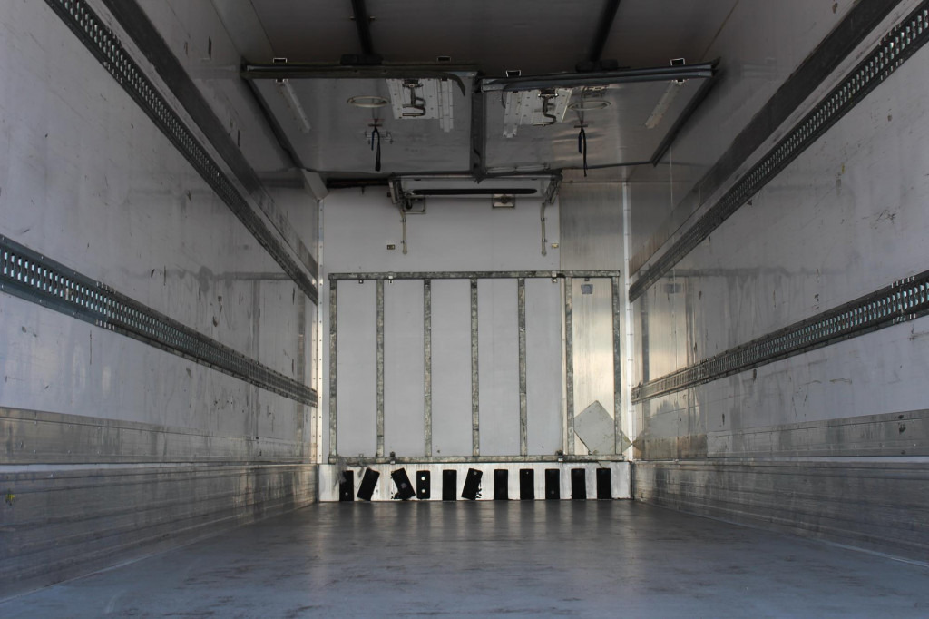 Volvo FM 420 E6 TK T-1200 Spect. Bi-Temp. Strom LBW TW - Camion frigider: Foto 4 Volvo FM 420 E6 TK T-1200 Spect. Bi-Temp. Strom LBW TW - Camion frigider: Foto 4