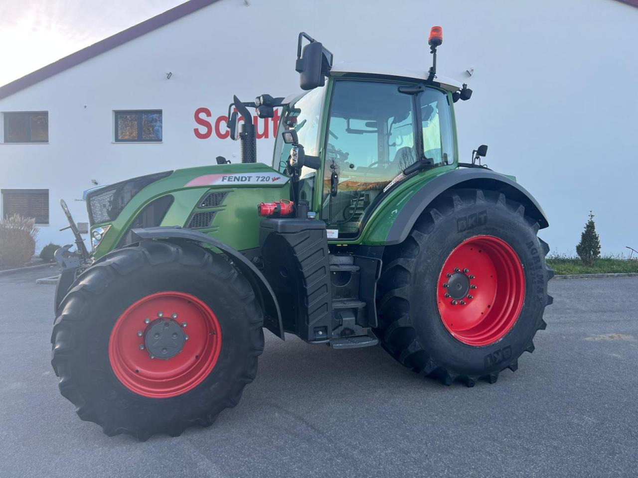 Fendt Vario 720 Profi Plus S4, FZW, FKH, GPS, 4800 Bh, neue Hinterreifen, FINANZIERUNG MÖGLICH - Tractor agricol: Foto 2 Fendt Vario 720 Profi Plus S4, FZW, FKH, GPS, 4800 Bh, neue Hinterreifen, FINANZIERUNG MÖGLICH - Tractor agricol: Foto 2
