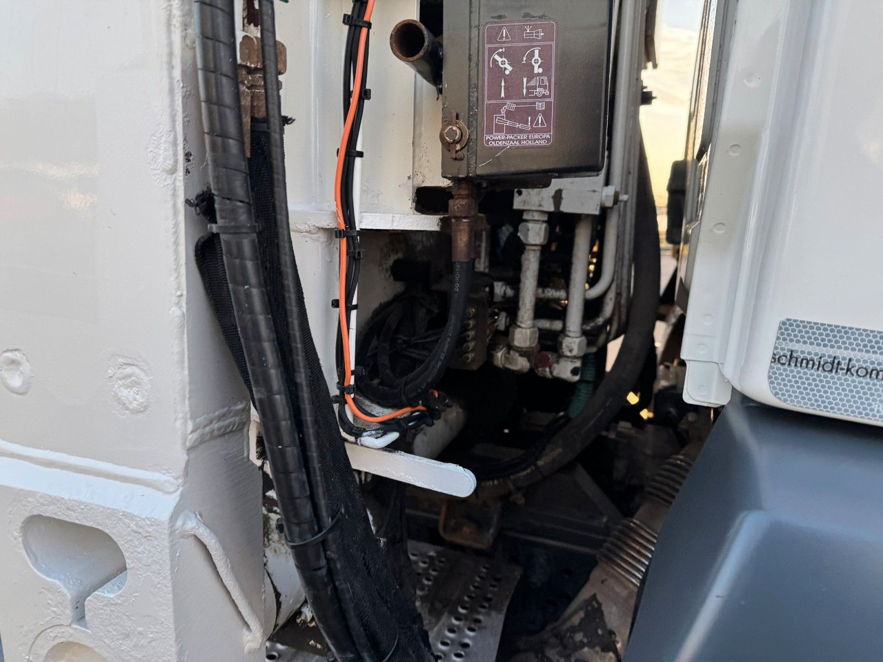 Mercedes-Benz Antos 2533 6x2 Heil Frontlader Waage Funk Mercedes-Benz Antos 2533 6x2 Heil Frontlader Waage Funk - Camion basculantă: Foto 5 Mercedes-Benz Antos 2533 6x2 Heil Frontlader Waage Funk Mercedes-Benz Antos 2533 6x2 Heil Frontlader Waage Funk - Camion basculantă: Foto 5