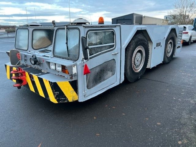 Schopf F 356 Flugzeugschlepper Schopf F 356 Flugzeugschlepper - Tractor pentru aeronave: Foto 4 Schopf F 356 Flugzeugschlepper Schopf F 356 Flugzeugschlepper - Tractor pentru aeronave: Foto 4