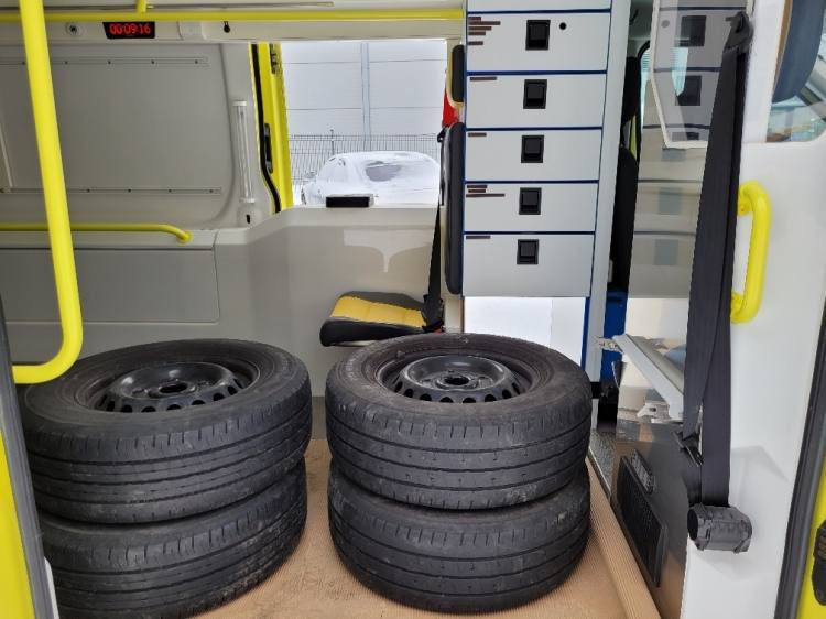 FORD TRANSIT 2,0TDI AMBULANCE KLIMA 4.2018 EURO 6, 3 UNITS - Ambulanță: Foto 5 FORD TRANSIT 2,0TDI AMBULANCE KLIMA 4.2018 EURO 6, 3 UNITS - Ambulanță: Foto 5