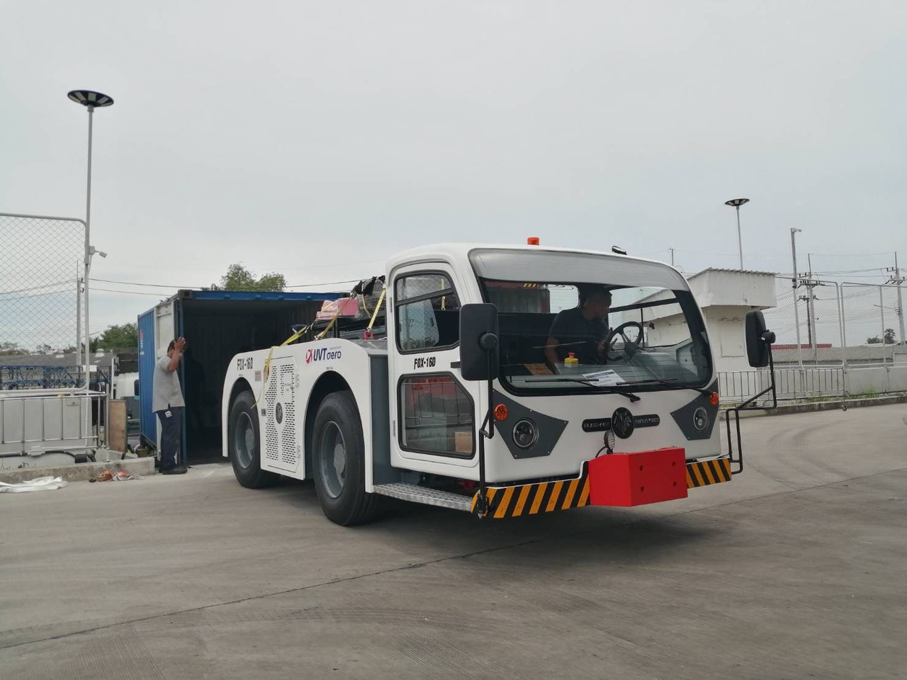 BlissFox 16E - Tractor pentru aeronave: Foto 1 BlissFox 16E - Tractor pentru aeronave: Foto 1