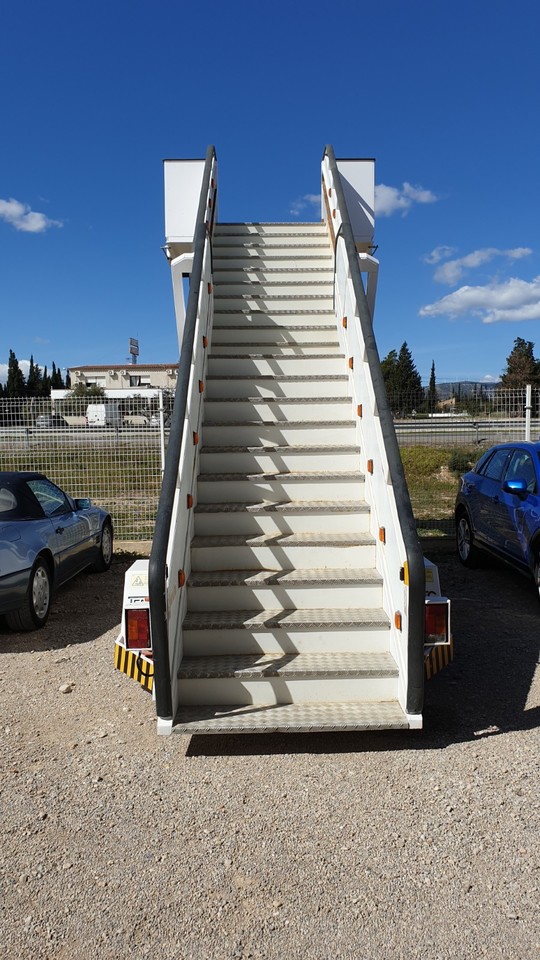 TEMG Pax Stairs TG2244 - Scară de pasageri: Foto 5 TEMG Pax Stairs TG2244 - Scară de pasageri: Foto 5