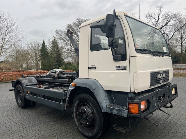 MAN 18.284 18.264 Steel spring - Camion transport containere/ Swap body: Foto 2 MAN 18.284 18.264 Steel spring - Camion transport containere/ Swap body: Foto 2