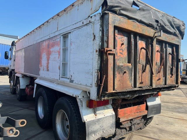 Volvo FM 12 FM12 8x4 - Camion basculantă: Foto 5 Volvo FM 12 FM12 8x4 - Camion basculantă: Foto 5