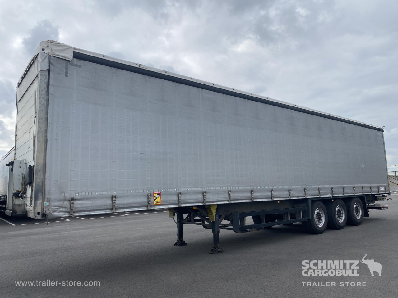 SCHMITZ Curtainsider Standard Taillift - Semiremorcă prelată: Foto 1 SCHMITZ Curtainsider Standard Taillift - Semiremorcă prelată: Foto 1