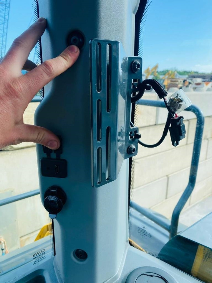 Încărcător frontal pe pneuri John Deere 824p: Foto 10