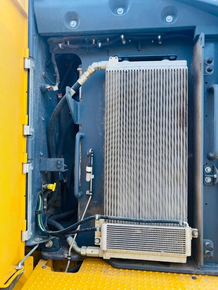 Încărcător frontal pe pneuri John Deere 824p: Foto 20