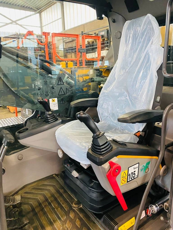 Excavator pe şenile Volvo ec350el: Foto 7