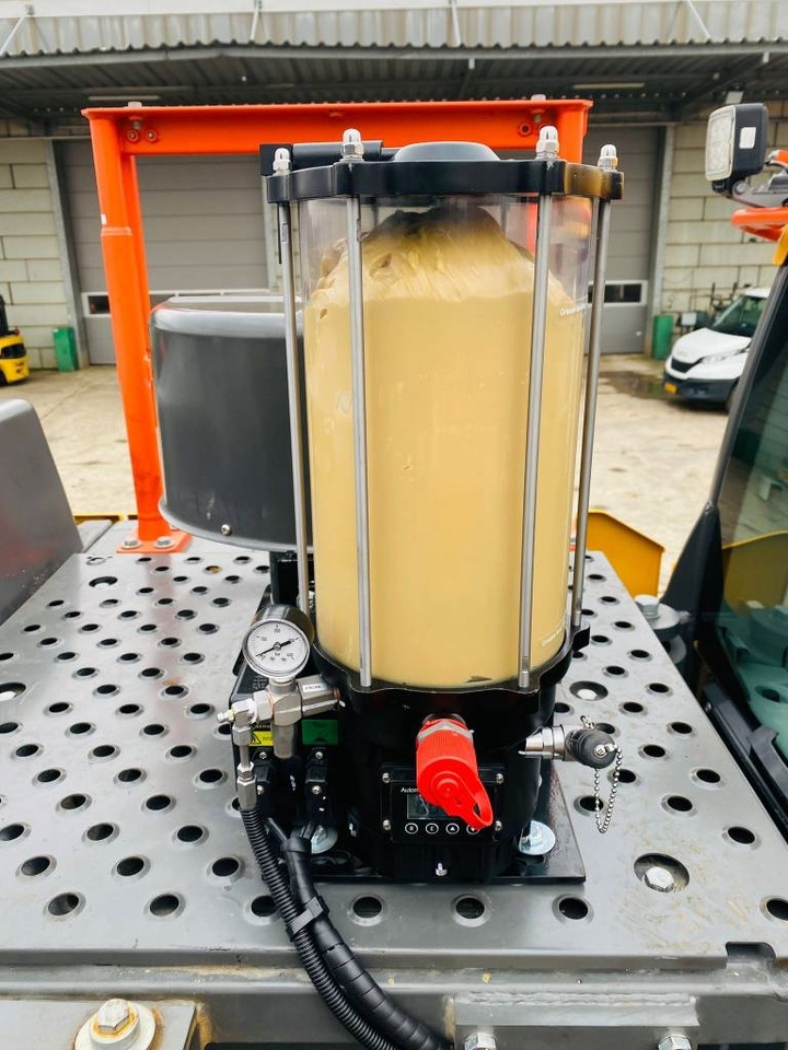 Excavator pe şenile Volvo ec350el: Foto 9