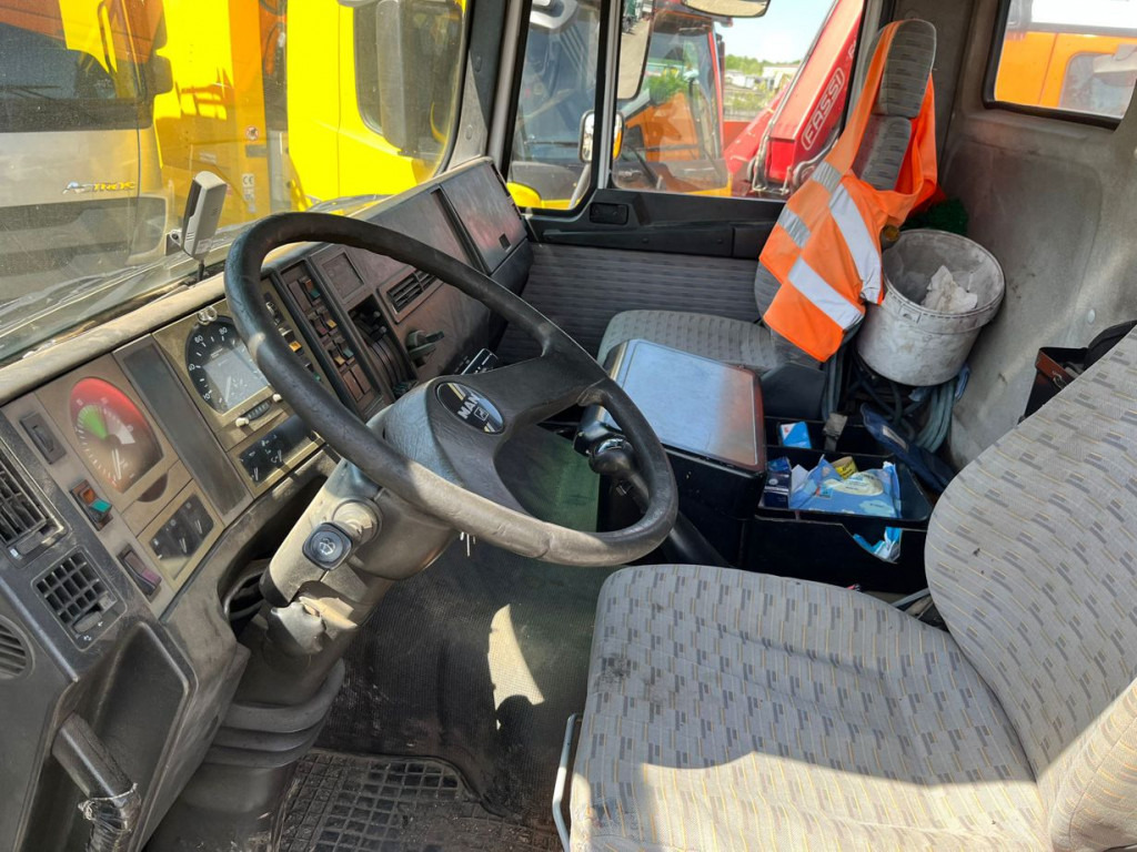 MAN F2000 27.342 6x4 Abrollkipper mit Kran - Camion cu cârlig, Camion cu macara: Foto 5 MAN F2000 27.342 6x4 Abrollkipper mit Kran - Camion cu cârlig, Camion cu macara: Foto 5