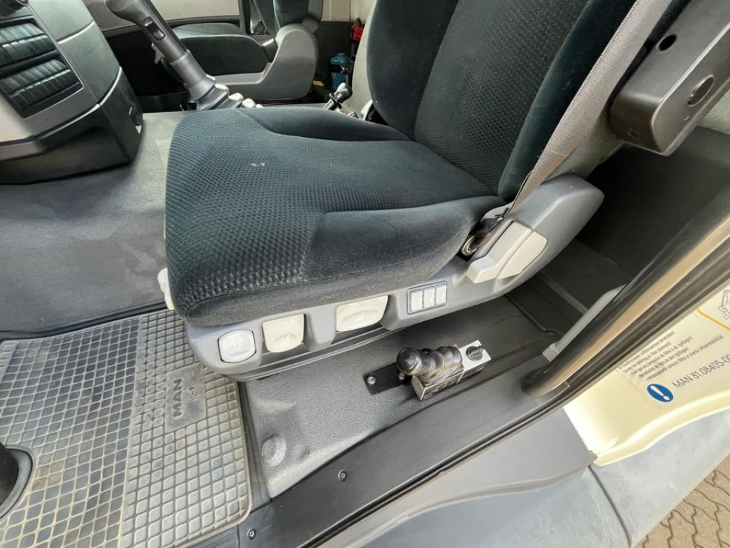 MAN TG-S 26.440 6x4 BB 3-Achs Kipper Schalter - Camion basculantă: Foto 3 MAN TG-S 26.440 6x4 BB 3-Achs Kipper Schalter - Camion basculantă: Foto 3