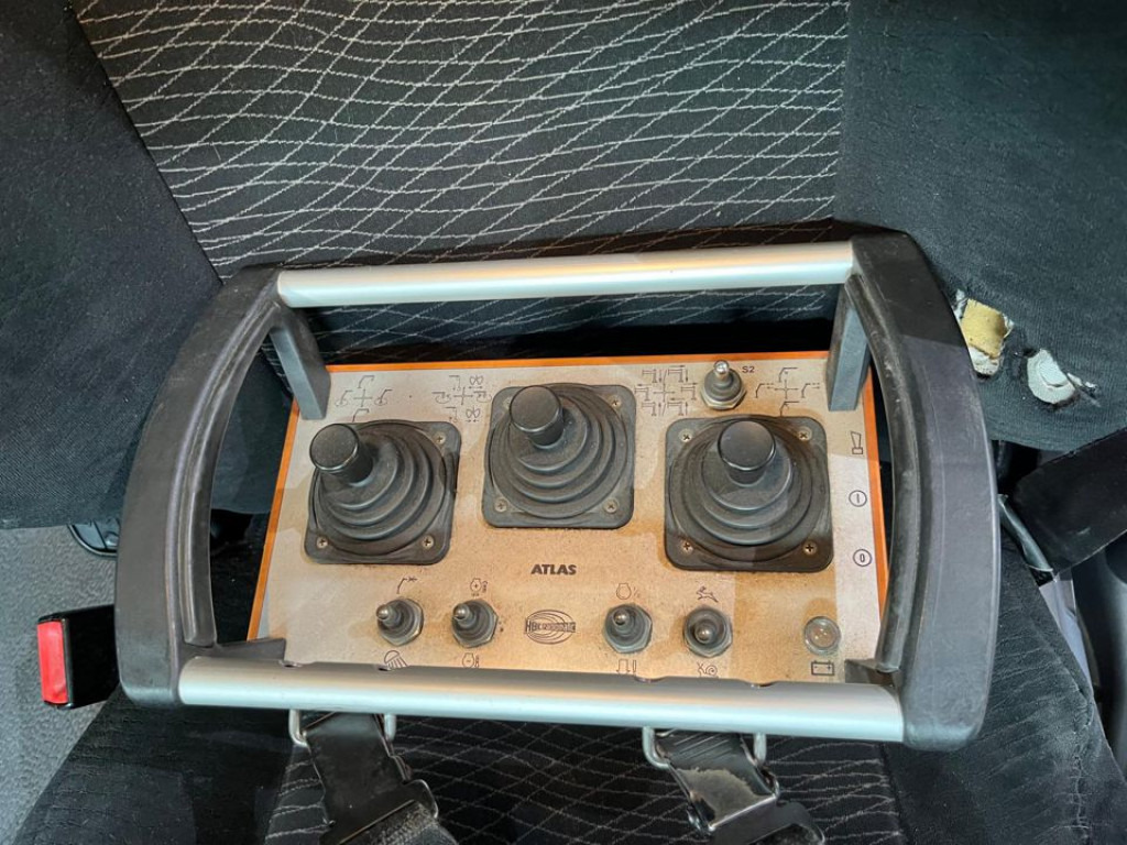 MERCEDES-BENZ Antos 2543 L 6x2 Abrollkipper mit Kran Funk+Greiferst. - Camion cu cârlig, Camion cu macara: Foto 3 MERCEDES-BENZ Antos 2543 L 6x2 Abrollkipper mit Kran Funk+Greiferst. - Camion cu cârlig, Camion cu macara: Foto 3