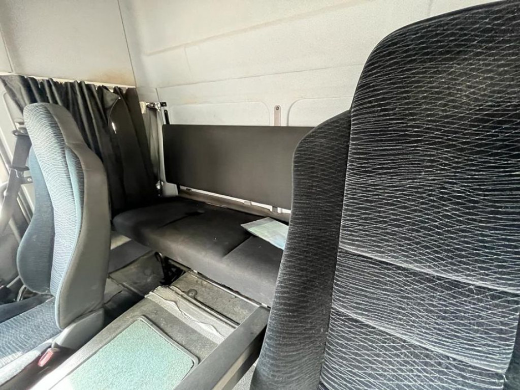 MERCEDES-BENZ Atego 818 L Möbelkoffer LBW Möbelkoffer gr.Fhs+Sitzreihe - Autoutilitară box: Foto 3 MERCEDES-BENZ Atego 818 L Möbelkoffer LBW Möbelkoffer gr.Fhs+Sitzreihe - Autoutilitară box: Foto 3